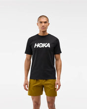 CAMISETA CON LOGO HOKA