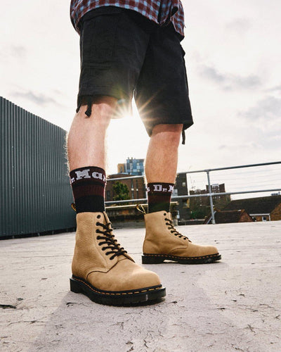 DR. MARTENS 1460 PASCAL MILLED NUBUCK SAND UNISEX
